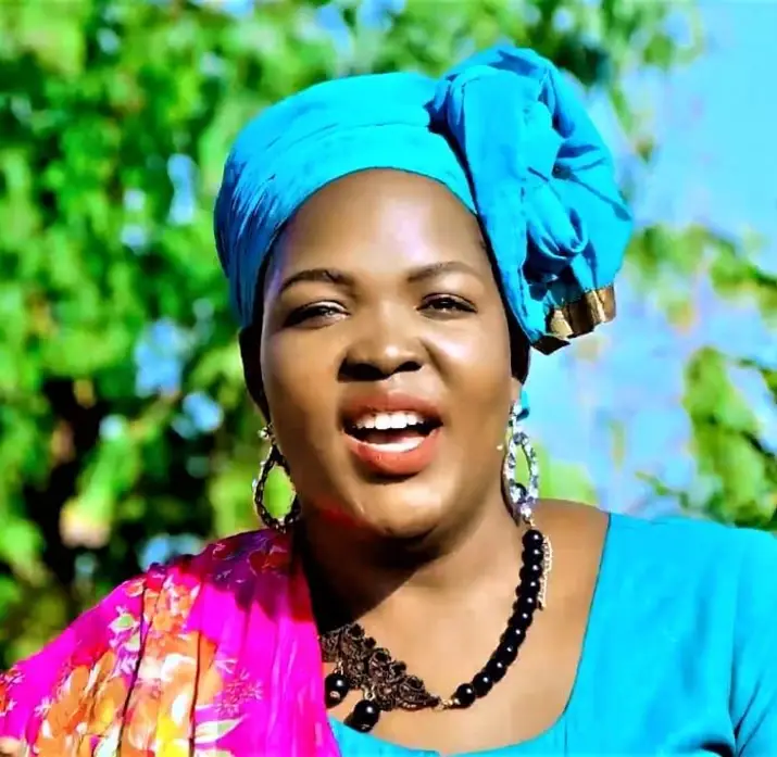 Owek Aywee - Jenneth Prischa